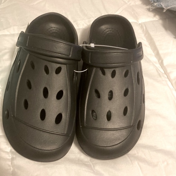 Free with purchase of three items Black " Croc " clogs NWT Womens size 8 - Picture 2 of 6